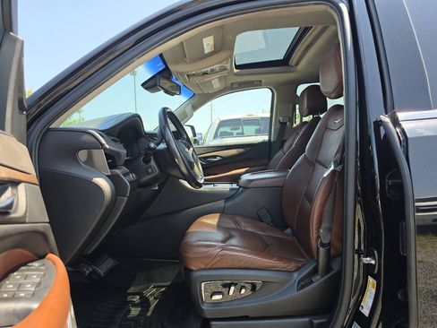 Used 2016 Cadillac Escalade ESV Luxury AWD/4WD image 8