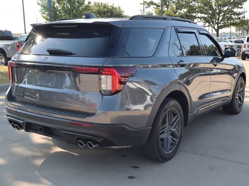 Used 2025 Ford Explorer ST AWD/4WD image 3