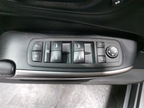 Used 2021 Jeep Cherokee Limited image 64