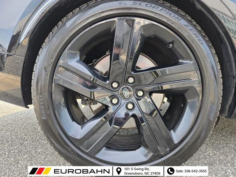 Used 2024 Land Rover Discovery Metropolitan Edition AWD/4WD image 32