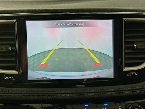 Used 2021 Chrysler Pacifica Touring image 22