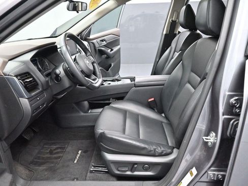 Used 2021 Nissan Rogue SV w/ Premium Package FWD image 13
