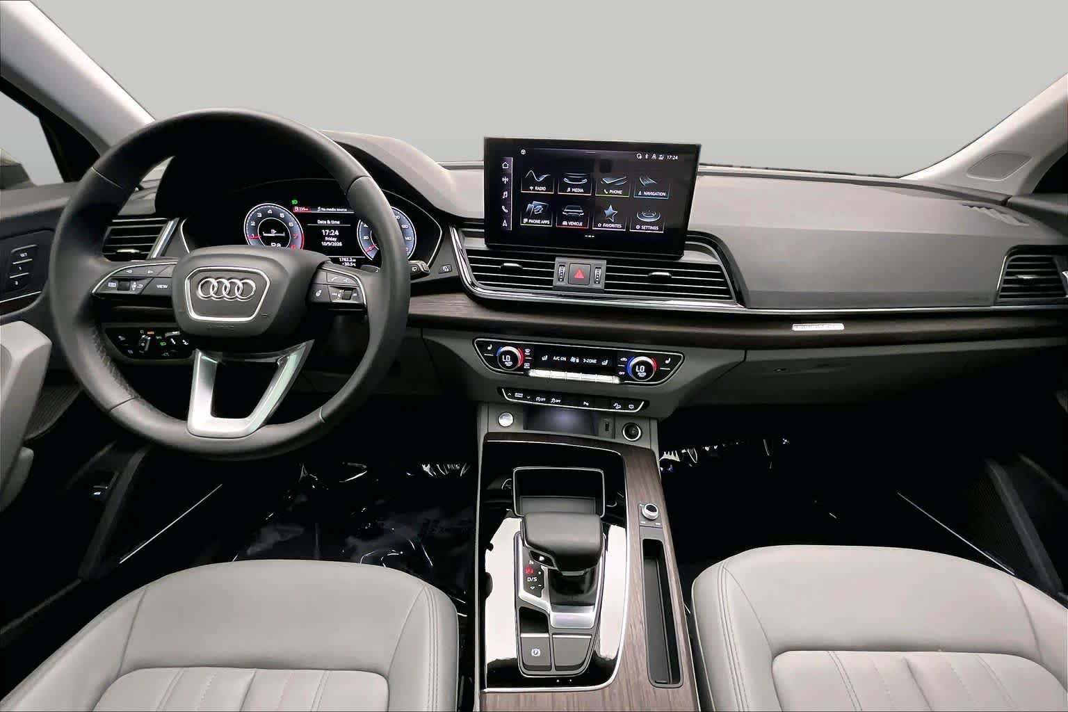 Used 2023 Audi Q5 2.0T Premium Plus w/ Premium Plus Package AWD/4WD image 16