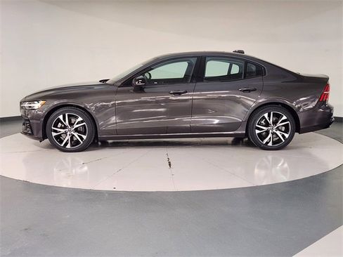 Used 2024 Volvo S60 B5 Core image 5