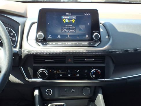 Used 2023 Nissan Rogue S AWD/4WD image 13