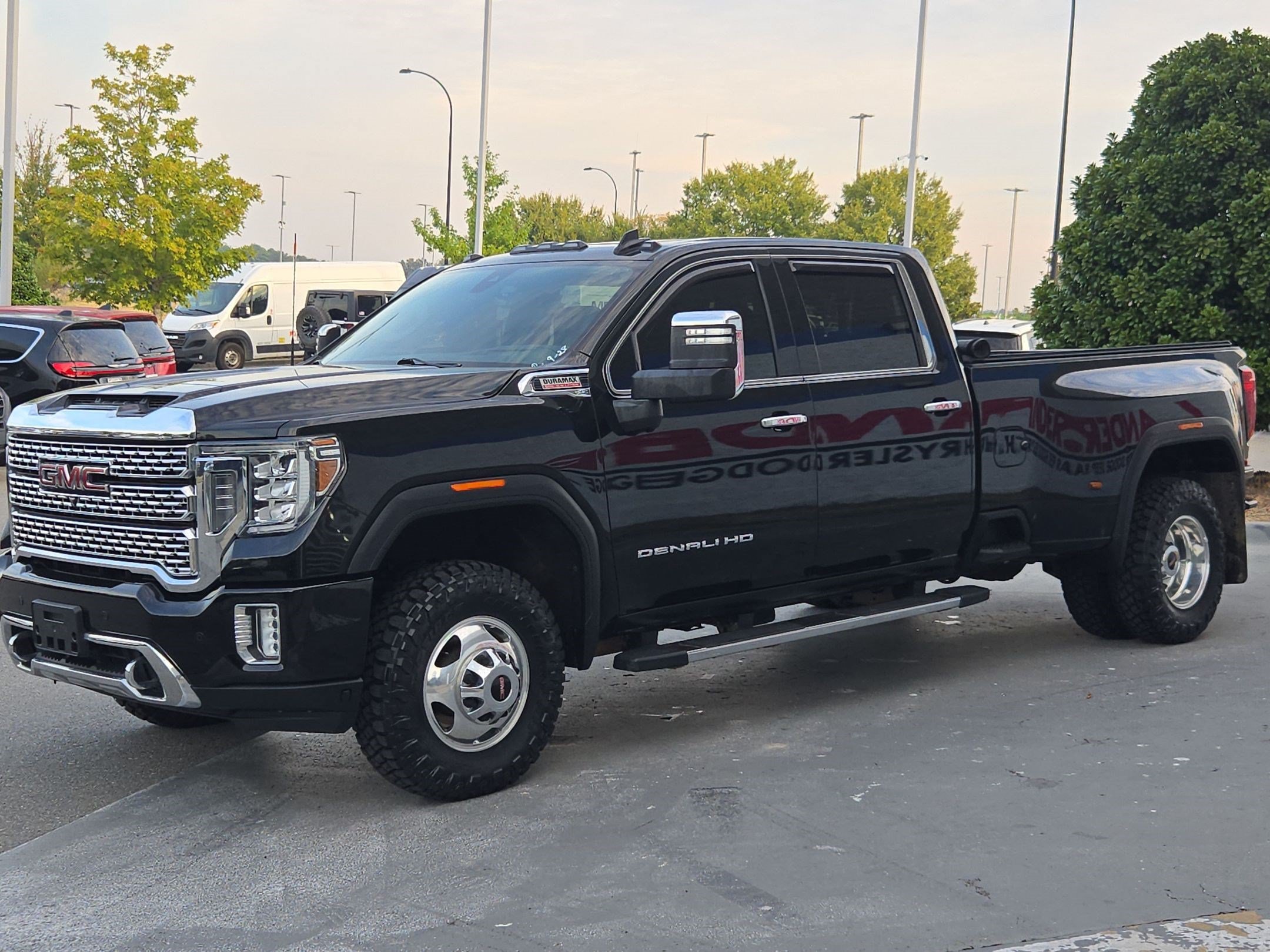Used 2020 GMC Sierra 3500 Denali w/ Denali Ultimate Package AWD/4WD image 3