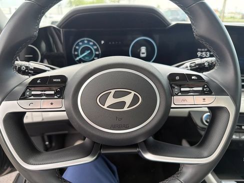 Used 2025 Hyundai Elantra Limited FWD image 21