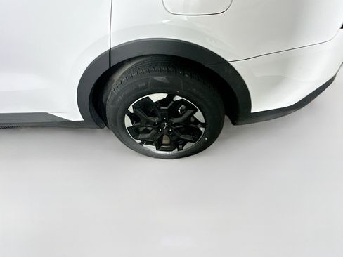 Used 2024 Kia Sorento S image 11