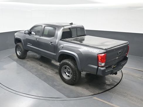 Used 2017 Toyota Tacoma TRD Sport w/ Tow Package (A/T) AWD/4WD image 19