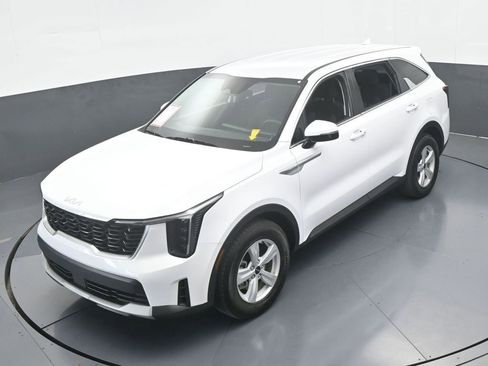 Used 2024 Kia Sorento LX image 45