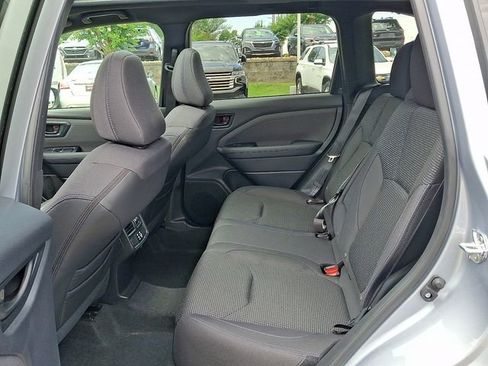 Used 2025 Subaru Forester Premium AWD/4WD image 8