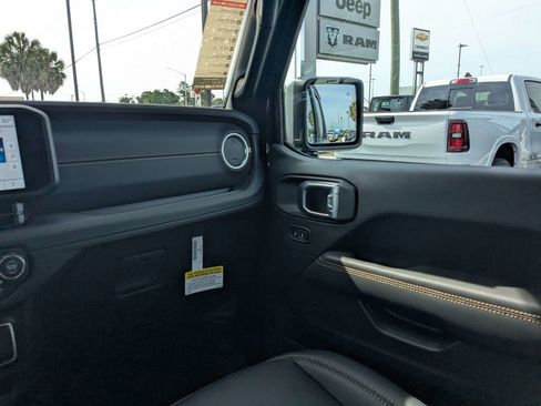 New 2026 Jeep Gladiator Sport AWD/4WD image 17
