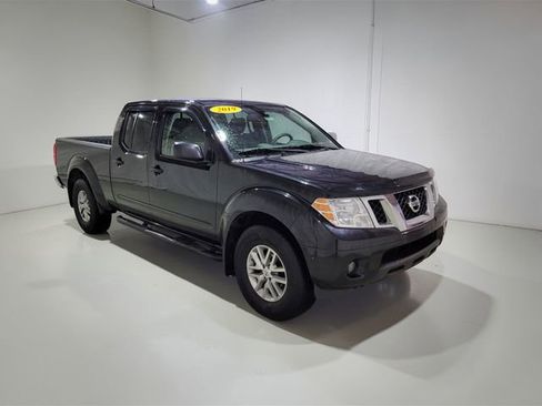 Used 2019 Nissan Frontier SV image 2
