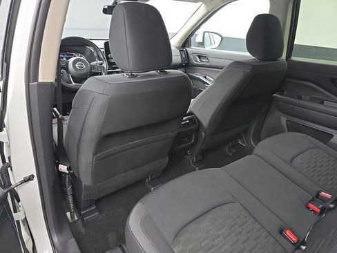 Used 2025 Nissan Pathfinder SV image 39