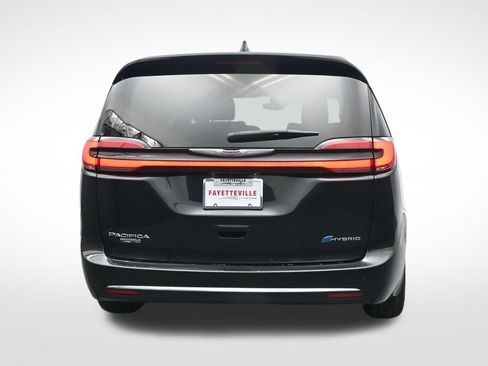 Used 2023 Chrysler Pacifica Touring-L FWD image 7