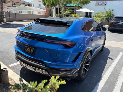 Used 2024 Lamborghini Urus Performante AWD/4WD image 13