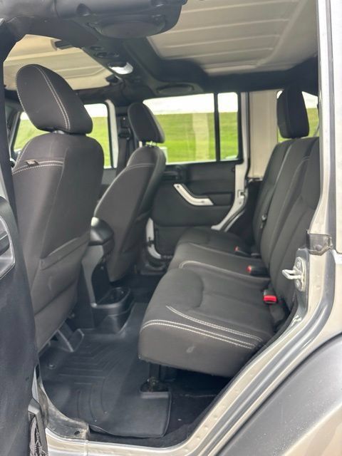Used 2014 Jeep Wrangler Unlimited Sahara w/ Max Tow Package AWD/4WD image 26