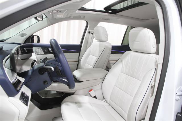 Used 2025 Buick Enclave Avenir w/ LPO, Floor Liner Package AWD/4WD image 5