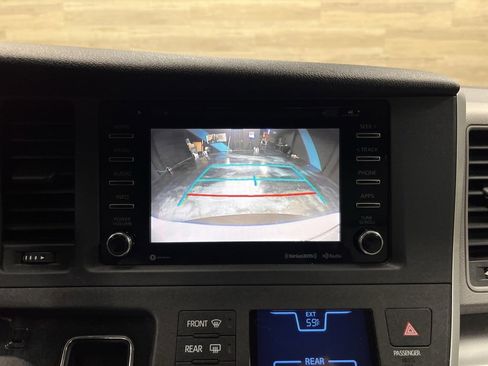 Used 2020 Toyota Sienna L image 15