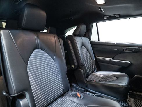 Used 2023 Toyota Highlander XSE image 33