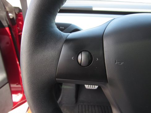 Used 2023 Tesla Model Y Performance AWD/4WD image 20