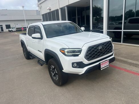 Used 2023 Toyota Tacoma TRD Off-Road AWD/4WD image 4