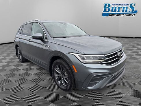 Used 2022 Volkswagen Tiguan SE image 1