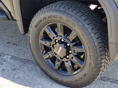 New 2026 GMC Sierra 2500 AT4 w/ AT4 Premium Plus Package AWD/4WD image 5