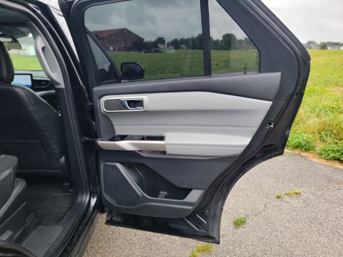 Used 2022 Ford Explorer XLT w/ Equipment Group 202A AWD/4WD image 32