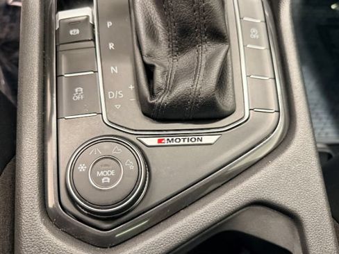 Used 2018 Volkswagen Tiguan SE w/ Panoramic Sunroof Package AWD/4WD image 43