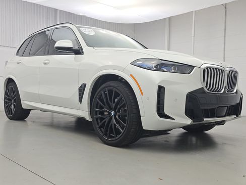 Used 2025 BMW X5 sDrive40i w/ M Sport Package RWD image 9