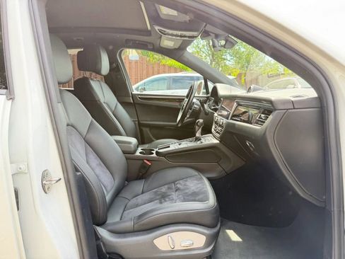 Used 2020 Porsche Macan AWD/4WD image 28