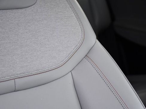 Used 2025 Ford Explorer Active w/ Active Comfort Package image 14