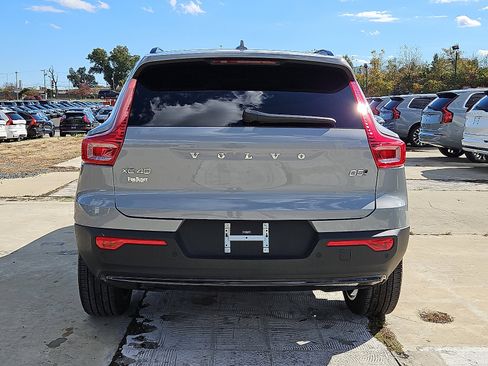 Used 2025 Volvo XC40 B5 Ultra w/ Climate Package image 5