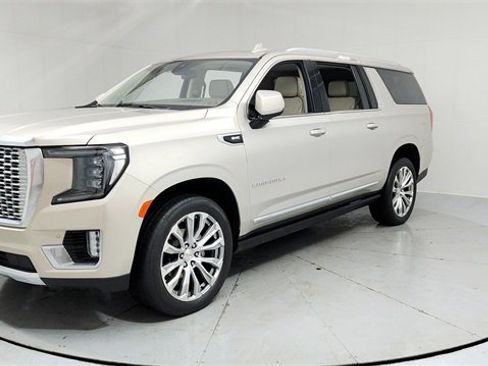 Used 2022 GMC Yukon XL Denali image 1