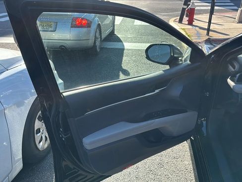 Used 2020 Toyota Camry LE image 17