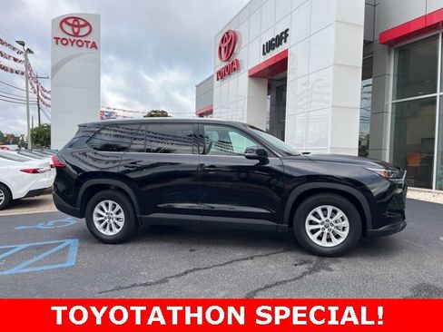 Used 2024 Toyota Grand Highlander XLE image 2