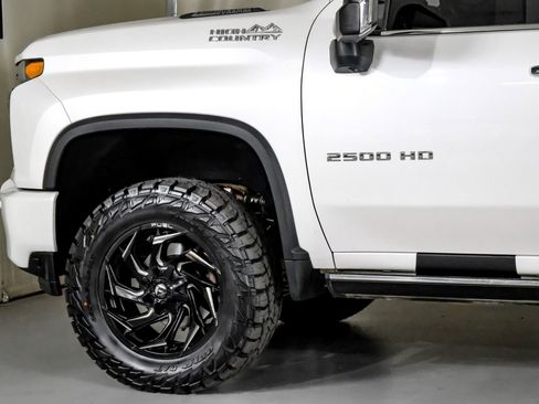 Used 2021 Chevrolet Silverado 2500 High Country w/ Z71 Off-Road Package image 12