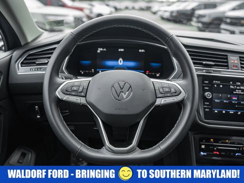 Used 2022 Volkswagen Tiguan SE image 33