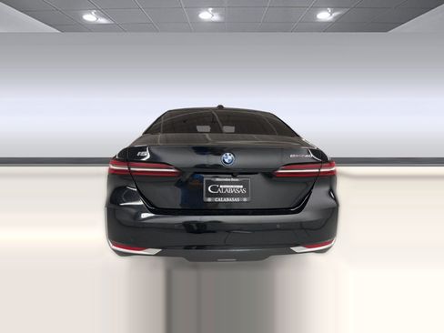 Used 2024 BMW i5 eDrive40i w/ M Sport Package RWD image 10