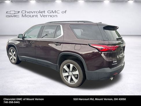 Used 2023 Chevrolet Traverse LT w/ LT Premium Package FWD image 3