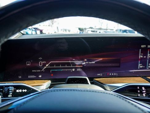 Used 2025 Cadillac Escalade ESV Sport Platinum image 33