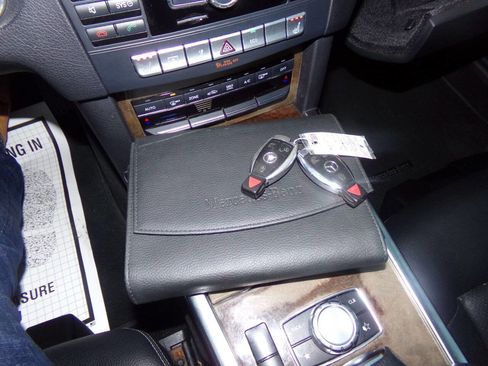 Used 2014 Mercedes-Benz E 350 4MATIC Sedan image 53