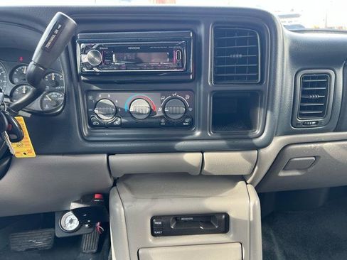 Used 2000 Chevrolet Suburban LS w/ LS Preferred Equipment Group image 10