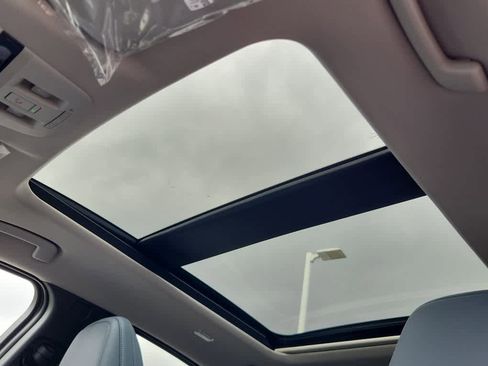 New 2025 Nissan Ariya Platinum image 13