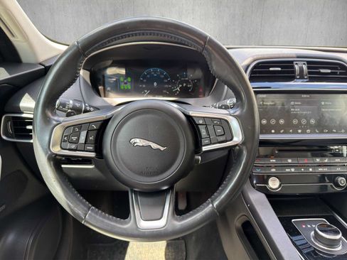 Used 2018 Jaguar F-PACE Prestige AWD/4WD image 12