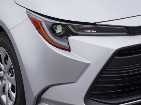 New 2026 Toyota Corolla LE image 2