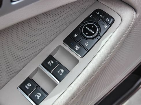 Used 2017 Genesis G80 3.8 RWD image 21
