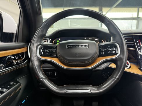 Used 2022 Jeep Grand Wagoneer Series III image 15