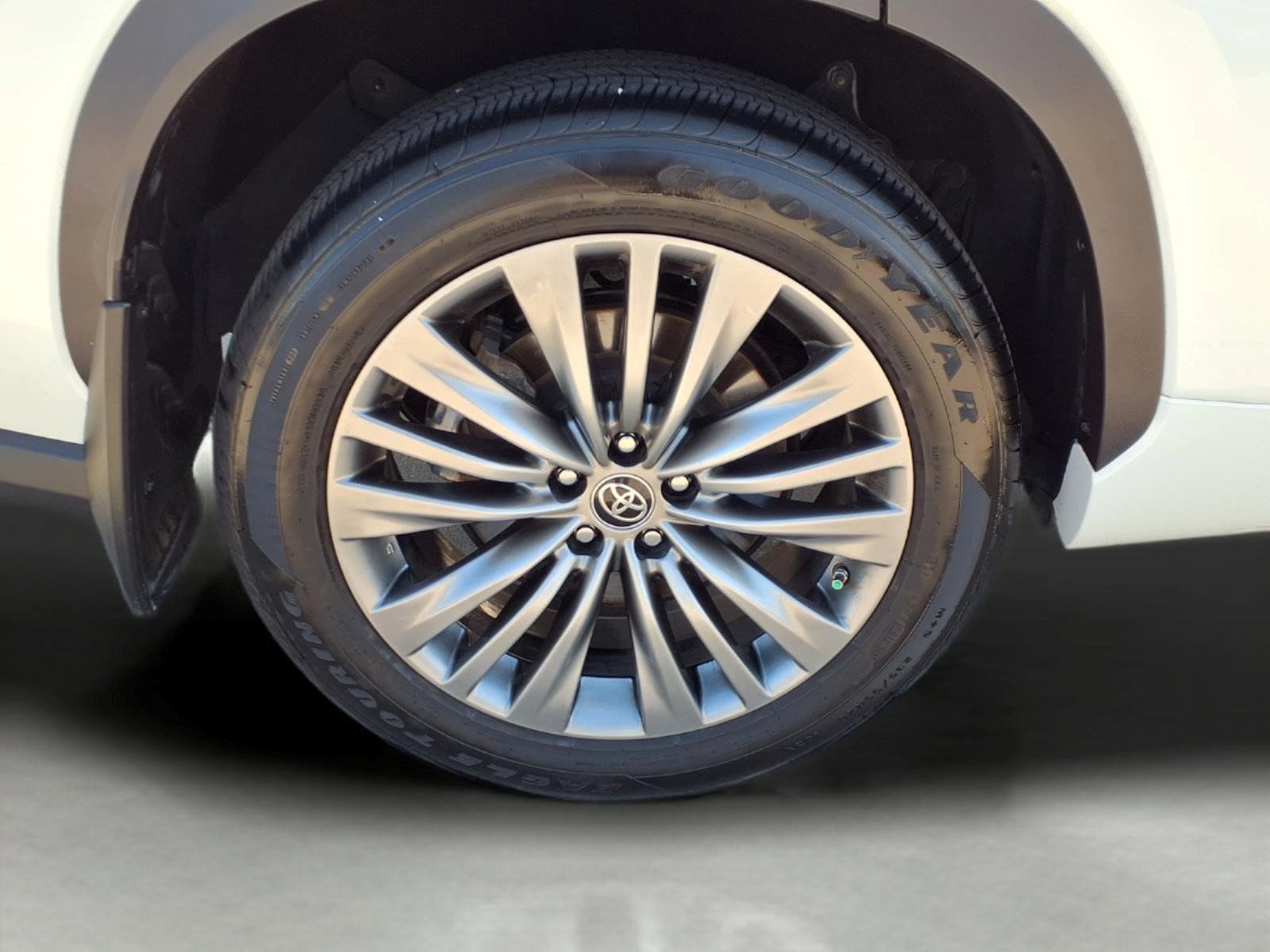 Used 2021 Toyota Highlander Platinum FWD image 9